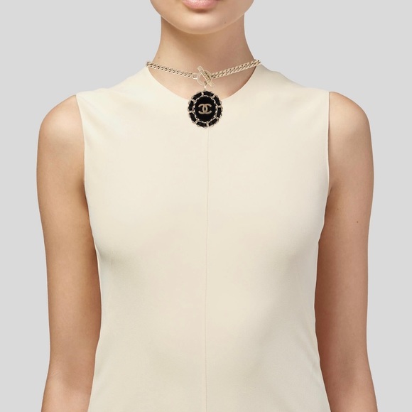 Chanel
Leather CC Toggle Pendant Necklace - Picture 3 of 5